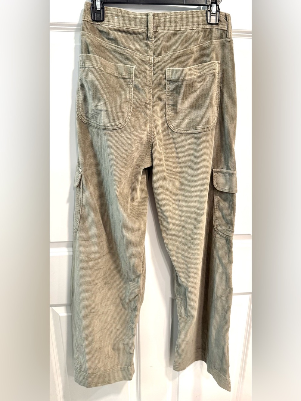 American Eagle Super High Rise Baggy Wide Leg Corduroy Cargo Pants. - Picture 3 of 4